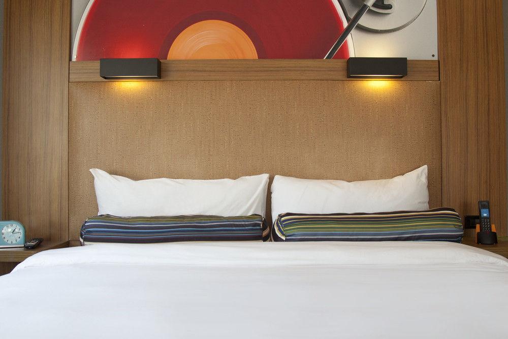 Отель Aloft Miami Brickell Экстерьер фото