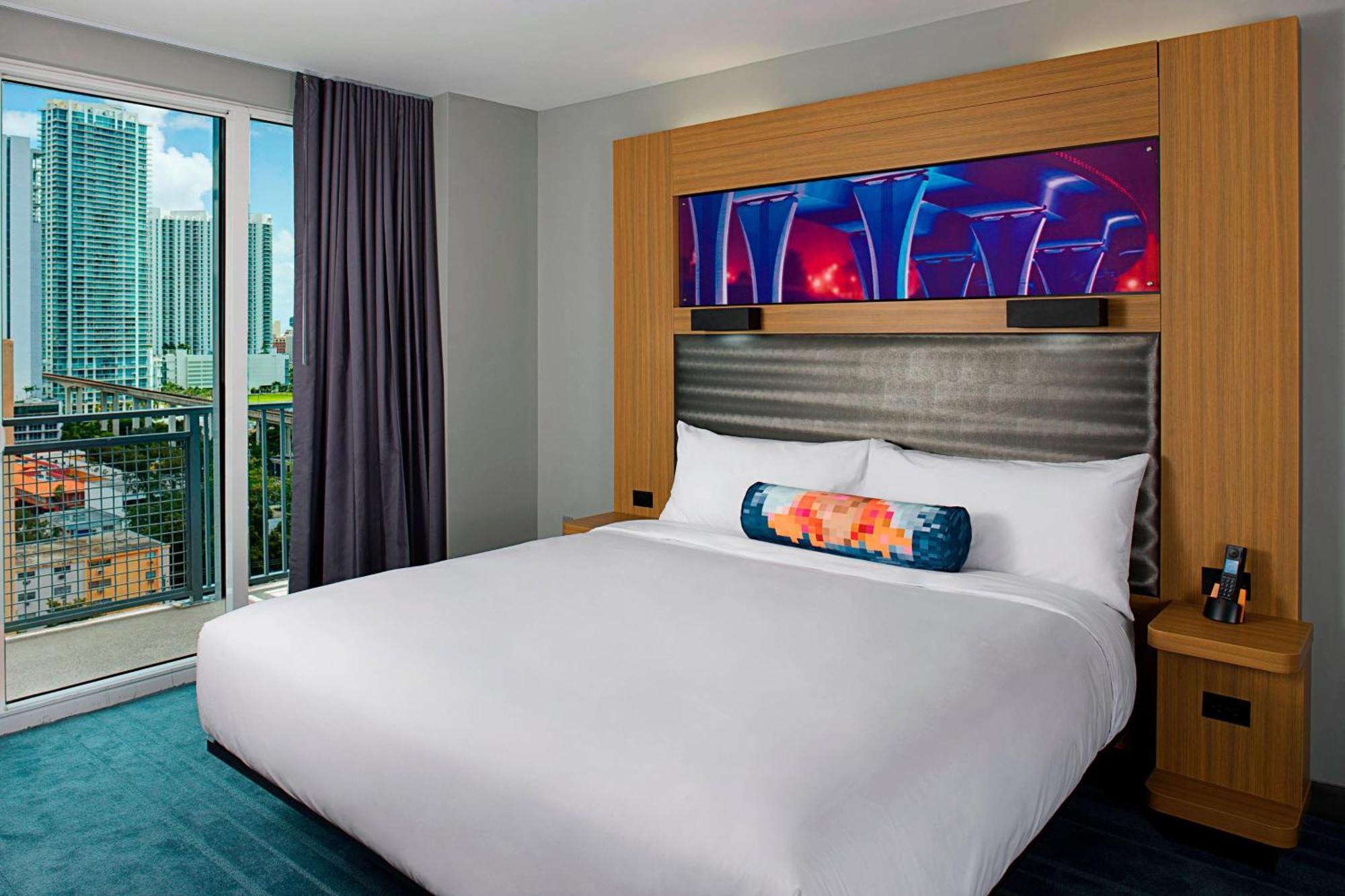 Отель Aloft Miami Brickell Экстерьер фото