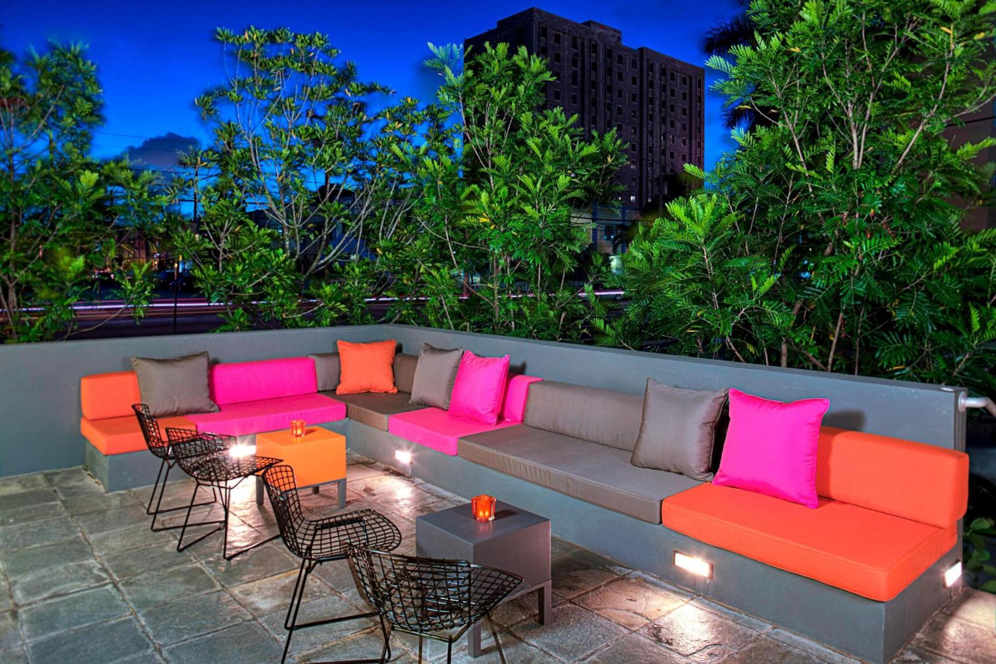 Отель Aloft Miami Brickell Экстерьер фото