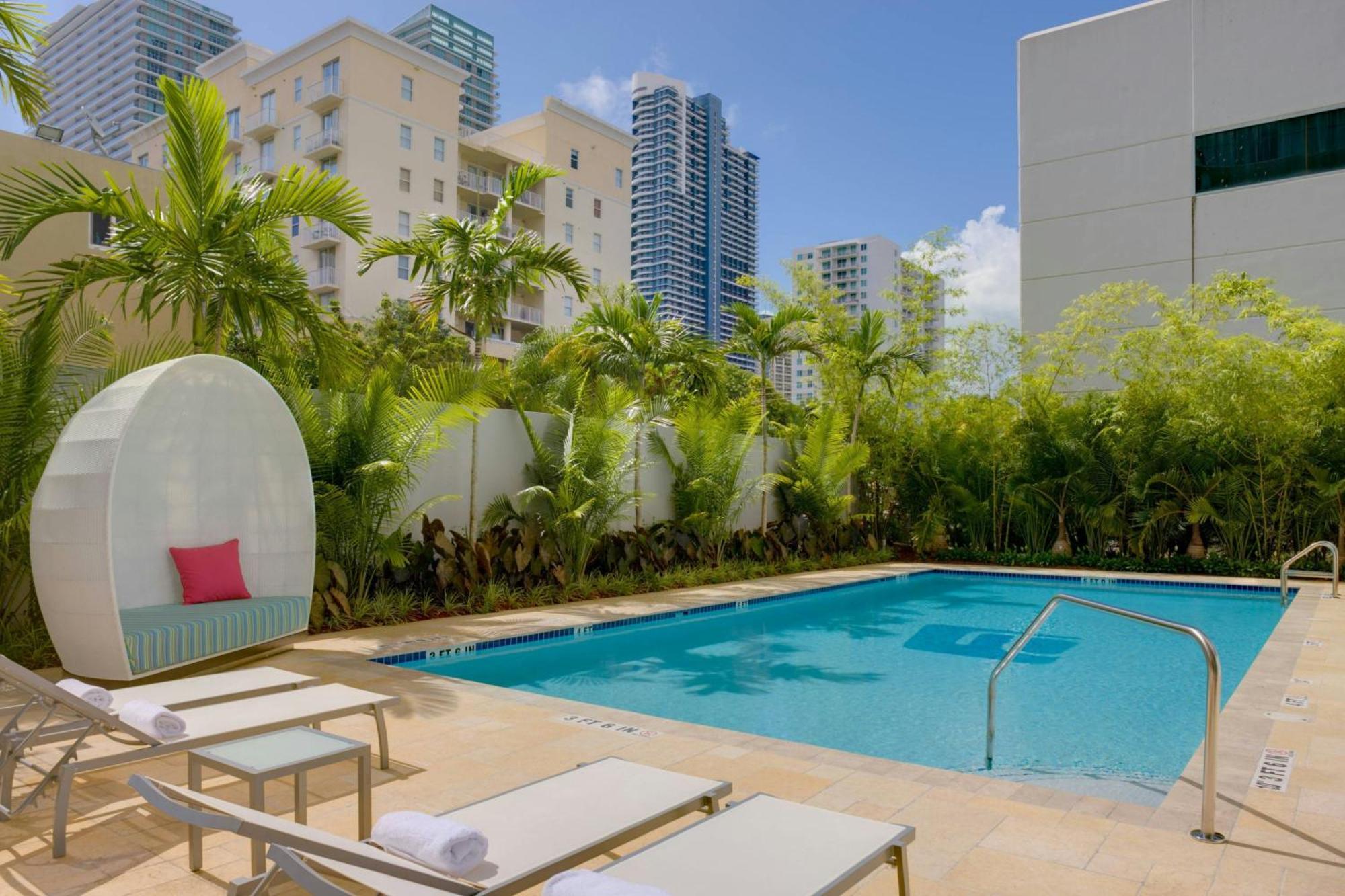 Отель Aloft Miami Brickell Экстерьер фото