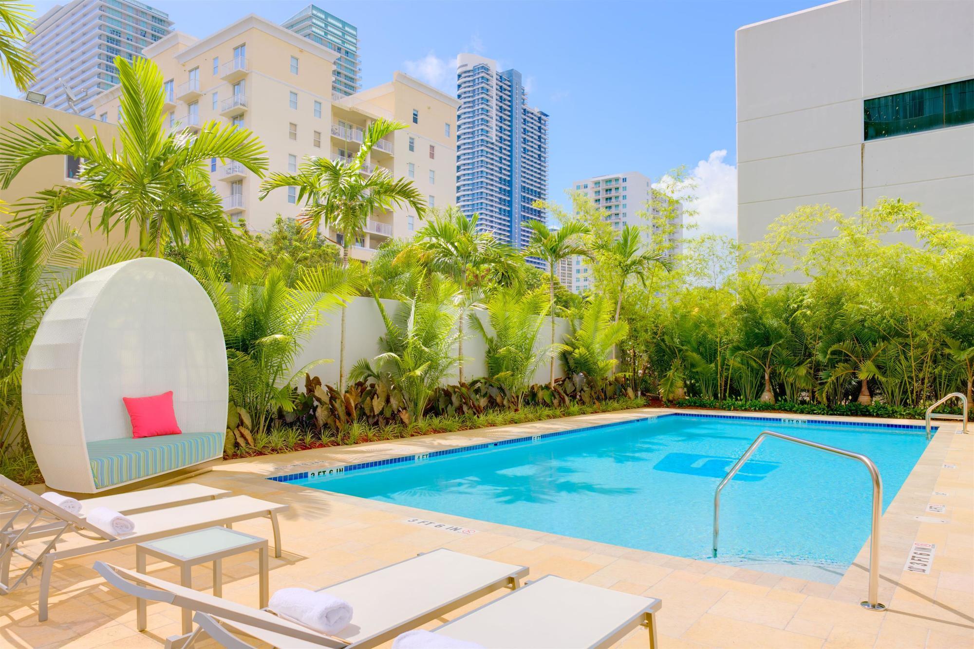 Отель Aloft Miami Brickell Экстерьер фото