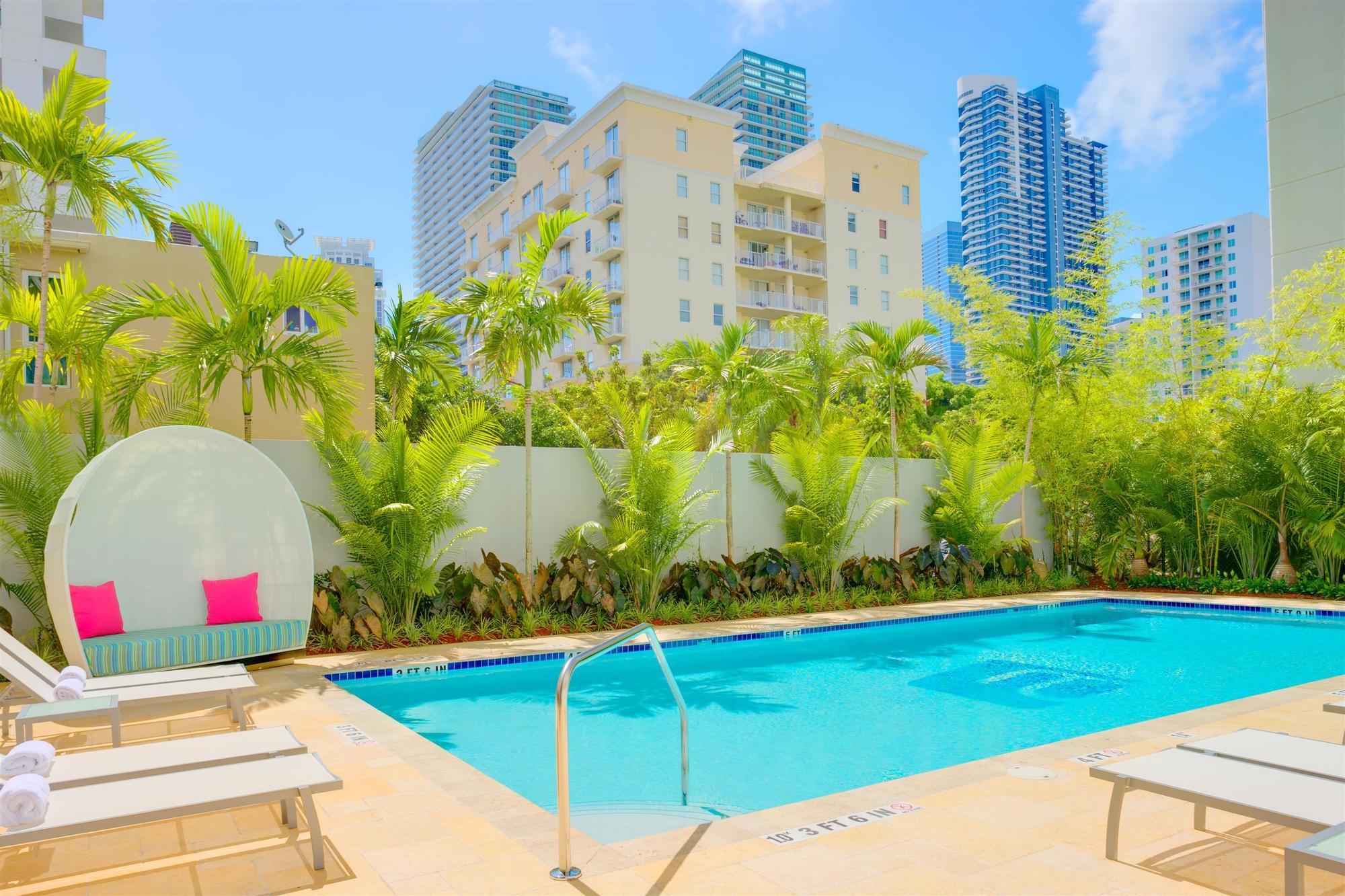 Отель Aloft Miami Brickell Экстерьер фото