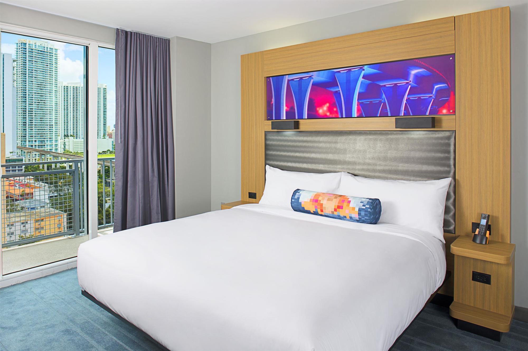 Отель Aloft Miami Brickell Экстерьер фото